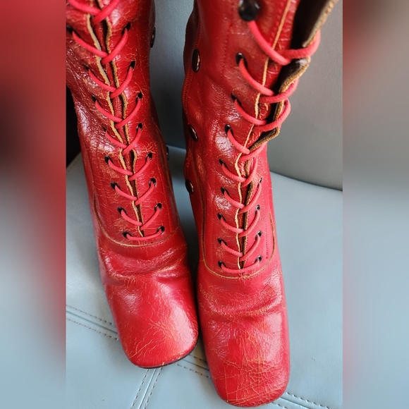MIU MIU Vtg 1999 2000 Red Crackle Leather Olive Texture Lace Up Grannycore Boots - Picture 14 of 16